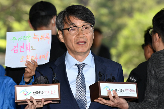 최재영 목사에 대한 청탁금지법 위반 혐의 기소, 김 여사와 대조되는 결과로 수사심의위원회 판단