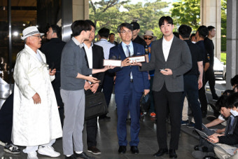 [포토뉴스]‘김여사 명품백 전달’ 최재영 목사 검찰 출석