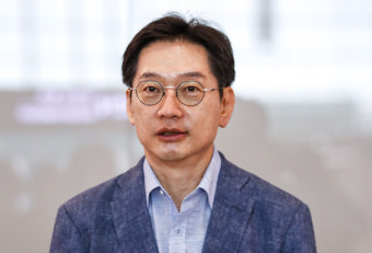 ‘노무현·문재인의 적자’ 김경수 귀국… ‘비명’ 구심점 되나