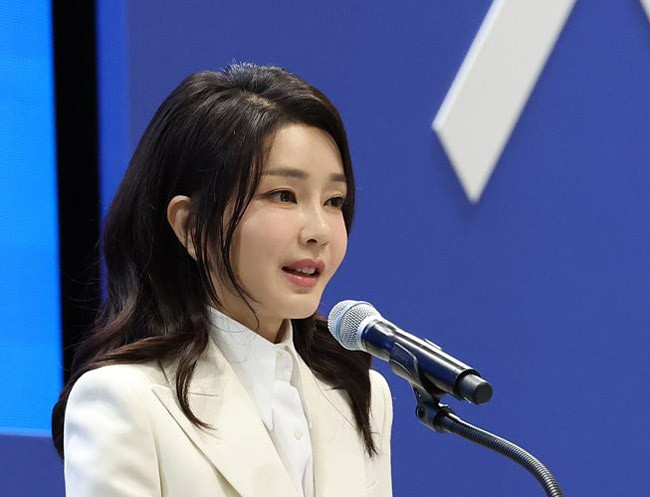 김건희 여사 각종 의혹 수사 속도, 향후 수사 방향 관심 집중