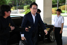 검찰, ‘명품가방’ 사건 다음 주 처분 전망…도이치모터스 사건까지 ‘산 넘어 산’