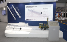 ‘시선집중’ LIG넥스원 스마트 신무기...초소형 유도탄·레이저 소총[정충신의 밀리터리 카페]