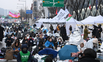 서울대서 윤석열 대통령 탄핵 찬반 집회, 두 진영 격렬 대립으로 충돌 발생