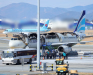 항공기 화재에도 김해공항 정상 운영…에어부산 일부 차질