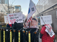 문형배 아파트서 “야동판사” 집 앞 몰려간 尹 지지자들