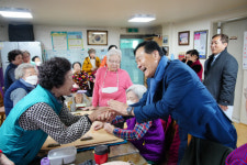 경로당 중식 주 5일로 확대… “어르신 일자리·밥 모두 해결”[서울인사이드]