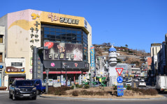 명태 그득했던 덕장, 북적이던 로터리… 겨울 끝자락에 떠올린 ‘눈부신 옛 풍경’[박경일기자의 여행]