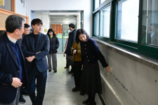 최호정 서울시의회 의장, 4월로 개학 미뤄진 북성초교 현장점검