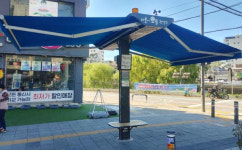 관악구, 스마트 그늘막 23개 확대…하단에 작은 벤치도 부착