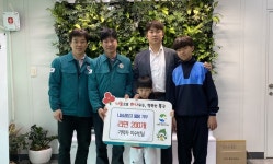 울산 초·중생 형제, 어려운 이웃에 라면 200개 전달