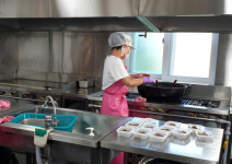 동대문구, 어버이날 맞아 저소득층 고령자 위해 특식 대접