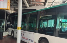 인천 강화터미널서 60대女 주차 중인 버스 치여 사망