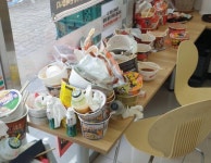 “환불 안 해줘?” 불만 품고 편의점 테이블에 라면 국물 쏟은 30대 결국…