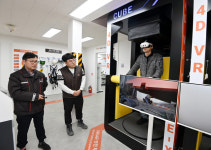 스마트안전모 쓴 작업자 모니터링… VR체험으로 재해 대응 능력 제고[안전 경영으로 100년기업 초석 다진다 ]