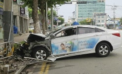 “재결합 아니었어?” 창원서 전처·장모 타려던 택시에 차량 돌진 30대