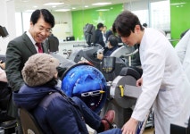 서강석 송파구청장, 연말 맞아 보건지소 재활치료 현장 방문