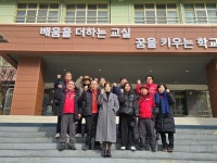 중랑구 홍보대사 가수 배아현, 팬클럽과 함께 모교 후배에 장학금 전달