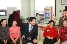 어르신 챙기는 관악구 ‘효자 구청장’