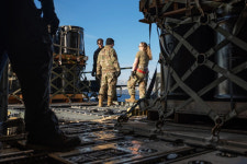 [단독]주한미군 ‘레이저유도폭탄 키트’ 1천개 오산기지서 美 공군기지 이송…“이란 폭격 활용한 듯”