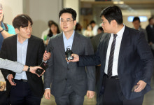 “죄송하다”…‘피습 자작극 혐의’ 정이한 구속영장 심사 출석