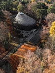 숲속 헛간옆 ‘구릿빛 알’ 공연장… 건축·음악이 낳은 ‘예술 新요람’[Global Window]