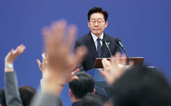 이 대통령 “헌법상 불가능, 연임할 생각 전혀 없다”