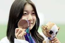 [속보]‘여고생 스나이퍼’ 반효진 공기소총 동메달…19세 생일 자축