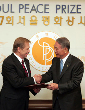 하벨 前 체코대통령 7회 ‘서울평화상’ 수상