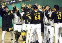 [프로야구]현대, 축복의 가을비에 흠뻑 젖다