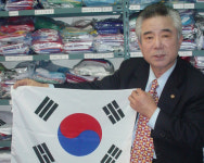 유행처럼 지나간 태극기열기 되살려야”