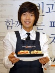 [포토]빵 굽는 아저씨로 변신한 탤런트 현빈