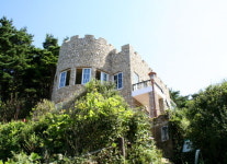 시위에 폭파위협까지… 김일성 별장 수난사