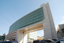 세계에서 가장 큰 대학교정문, 홍익대 홍문관