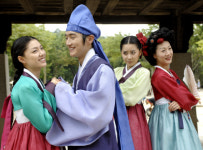 향단·춘향 사이에서 고심하는 몽룡?