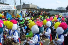 덕실마을 하루종일 ‘잔칫집’
