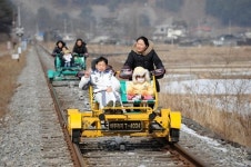 [SW뉴스②]동심으로 달리고…정선 에일바이크ㆍ기차 테마파크