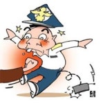 경찰 왜 이러나…수원 대로변서 조폭에 맞아