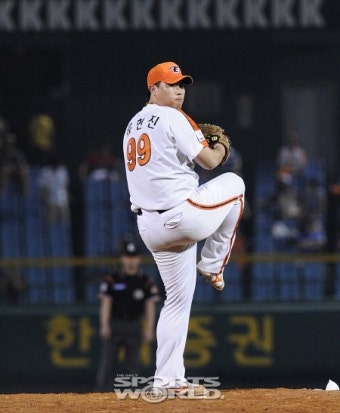 한화 류현진, SK전 7⅔이닝 1실점 8승… 올 한경기 최다 탈삼진 타이