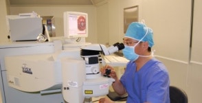 올여름 휴가 안경 없는 세상으로 떠나볼까