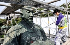 새 단장하는 세종대왕