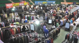 의류시장 또 대규모 땡처리