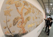 한 땀, 한 땀 손으로 뜬 전통자수의 재현