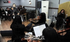 [SW포토]오케스트라와 연습하는 인순이