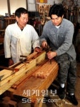 [전통을 잇는 사람들] (13)무형문화재 소목장 김창식 씨