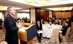 韓·英 무역협력 강조하는 앤드루 칸