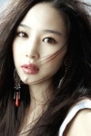 이사강 패션모델 실화 ‘데저트 플라워’ 예고편 연출