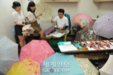 “우산 무료로 고쳐 드려요”