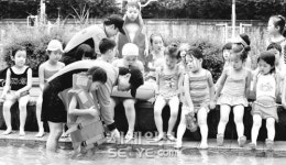 “구명조끼 이렇게 입는 거예요”