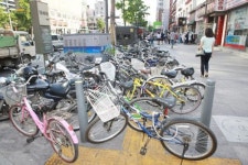 지하철역 주변 버려진 자전거 ‘흉물’