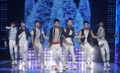 [포토on] 인피니트, 무대를 장악하는 파워풀한 안무